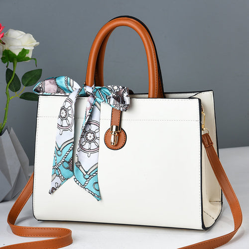 trendy fashion women crossbody bag - trend shoulder ha | dropsona - neutral - close-up detail