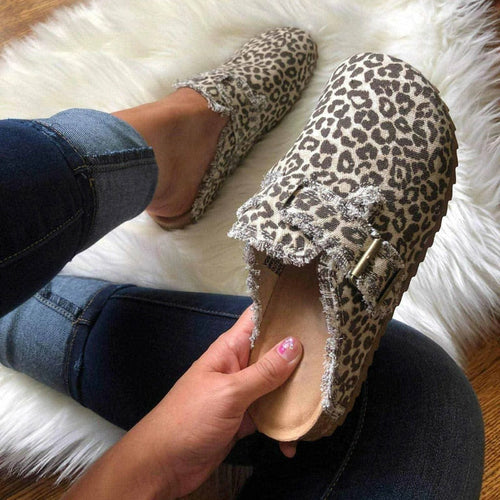 flat heel round toe canvas loafer women's vintage clog | dropsona - neutral - material texture