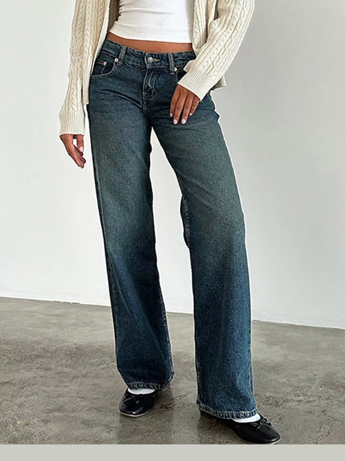 vintage wash low-rise wide-leg jeans | dropsona - neutral - close-up detail