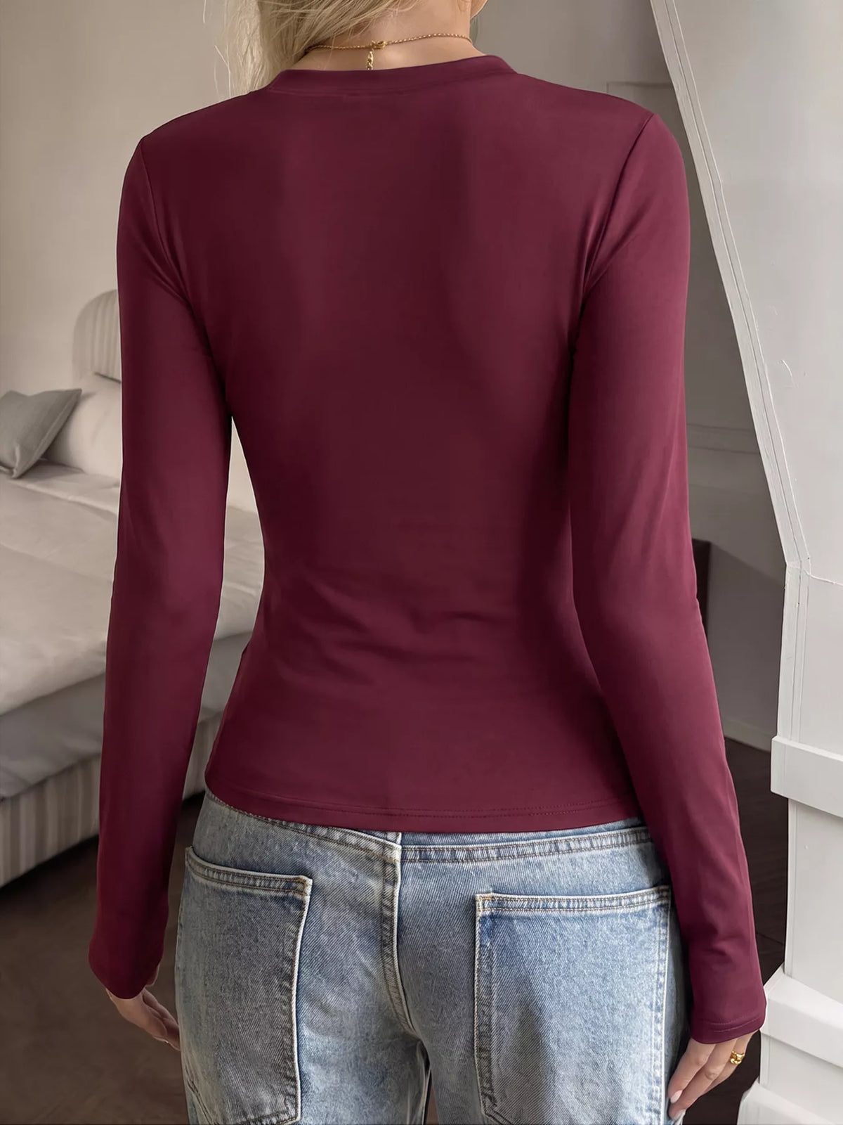 slim-fit long sleeve crew neck t-shirt – basic style | dropsona - neutral - size reference