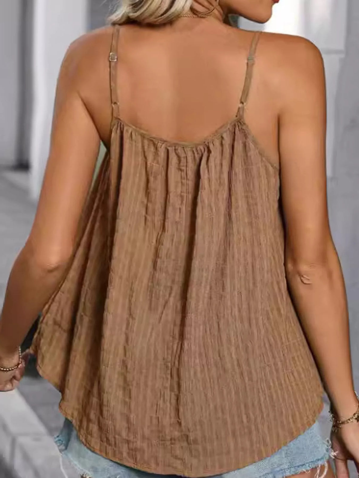 casual textured cami – pleated,backless fit | dropsona - neutral - front view