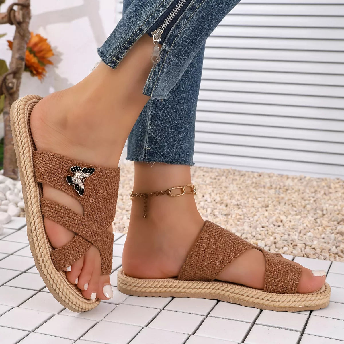 toe loop flats sandals – modern steps | dropsona - neutral - packaging