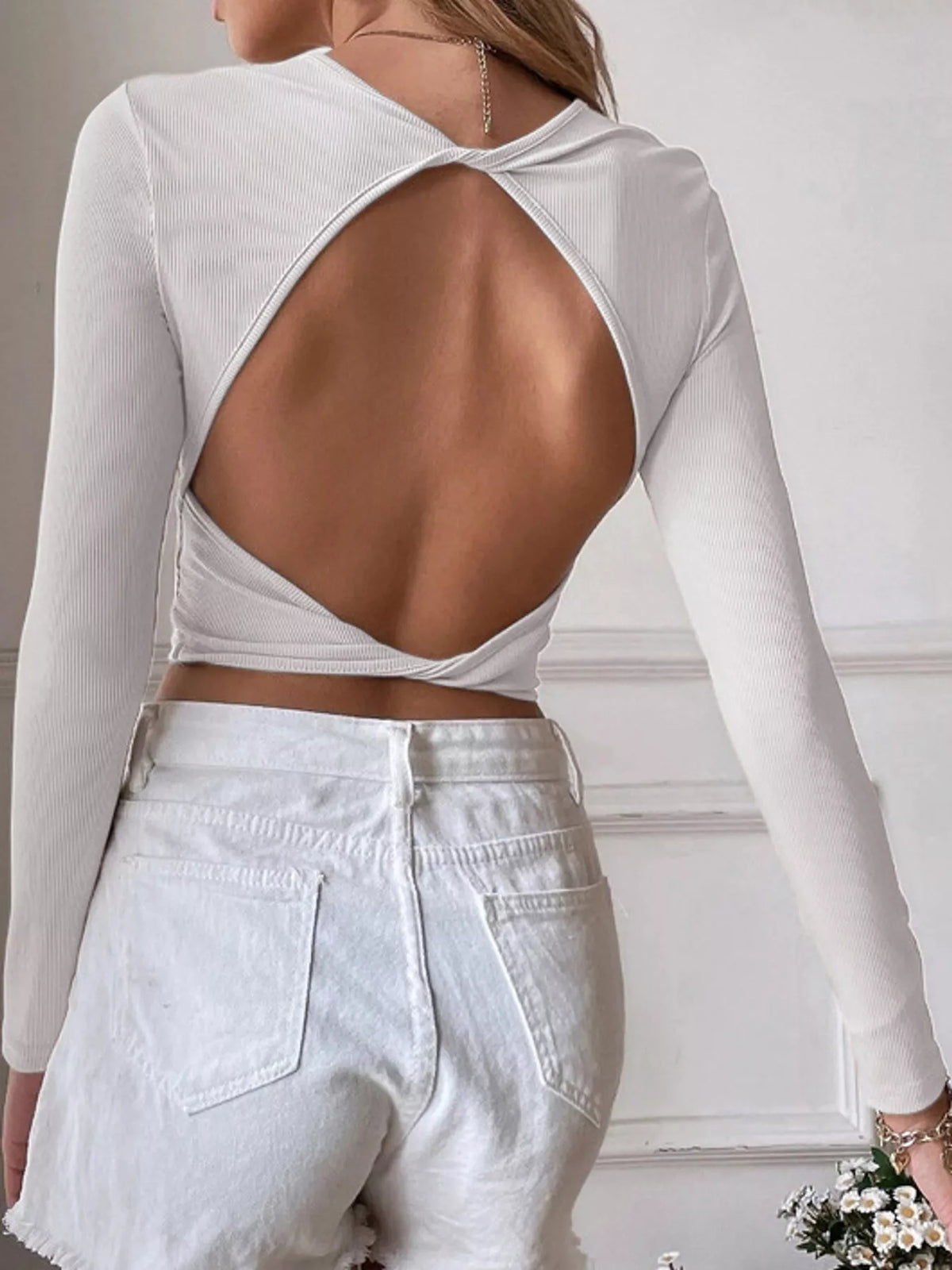 cutout back long sleeve crop t-shirt | dropsona - neutral - packaging