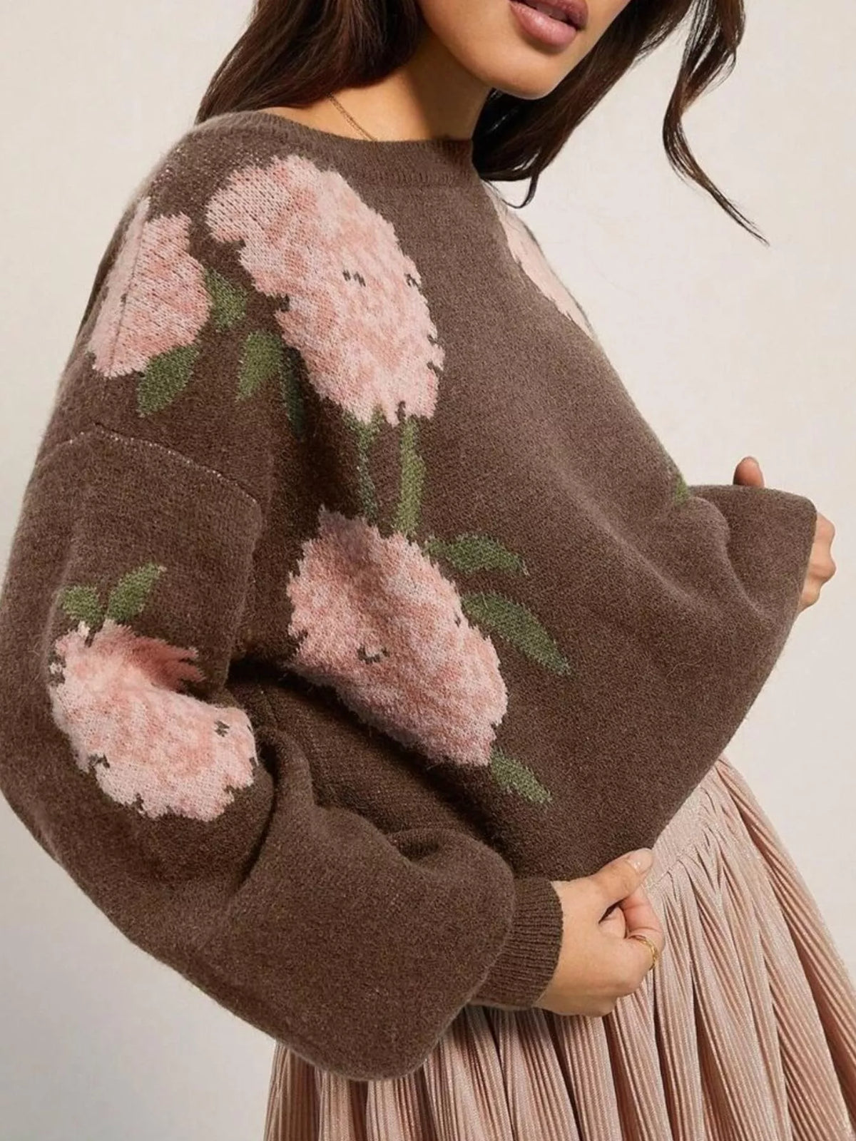 floral pattern dropped shoulder sweater – basic style | dropsona - neutral - packaging