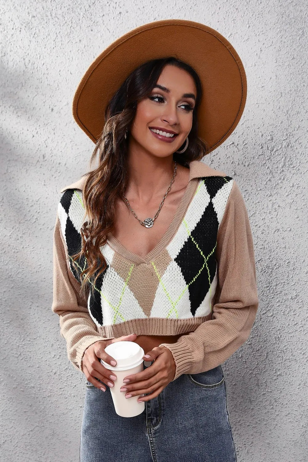 geometric long sleeve cropped sweater – basic style | dropsona - neutral - close-up detail