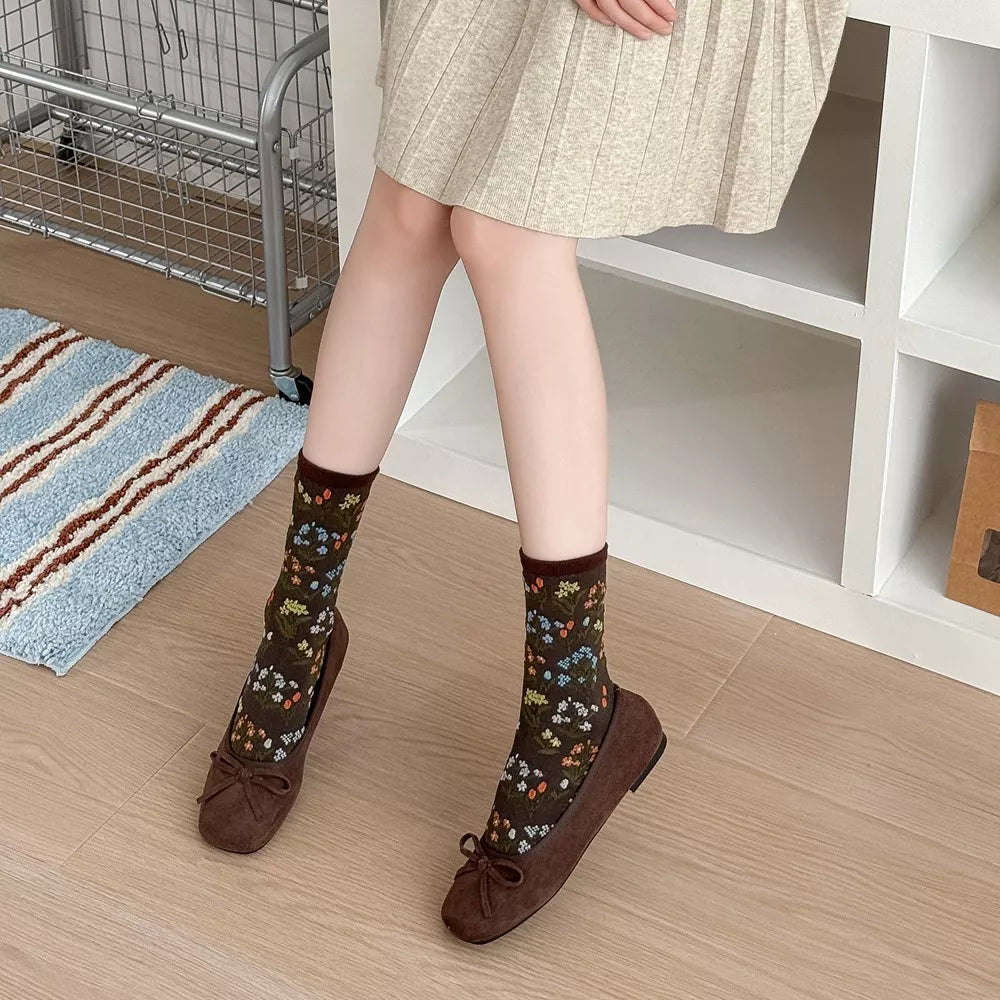 5 pair vintage floral embroidered crew socks – candy | dropsona - neutral - material texture