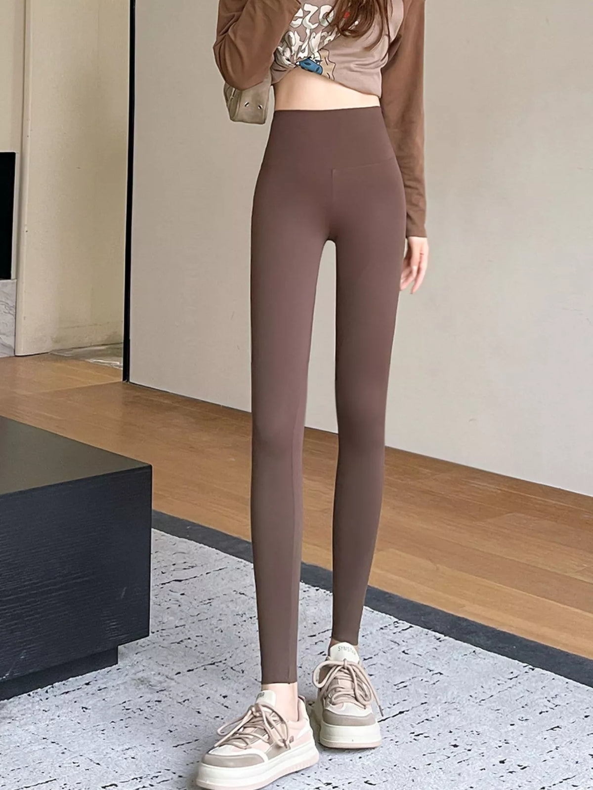 high-waisted tummy control active leggings with side | dropsona - neutral - material texture