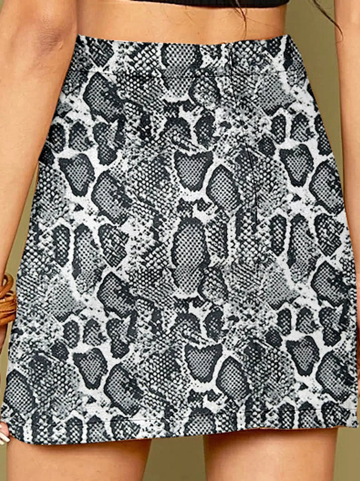 high-waisted slit skirt – zipper, slit, seam detail | dropsona - neutral - usage example