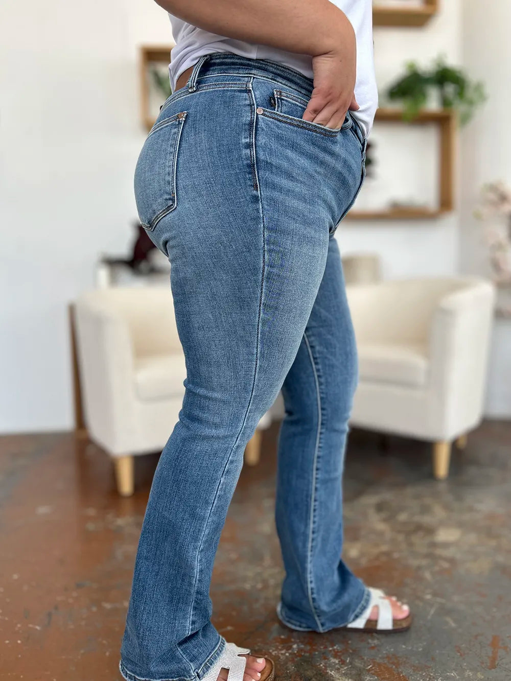 judy blue full size mid-rise waist straight jeans | dropsona - neutral - usage example
