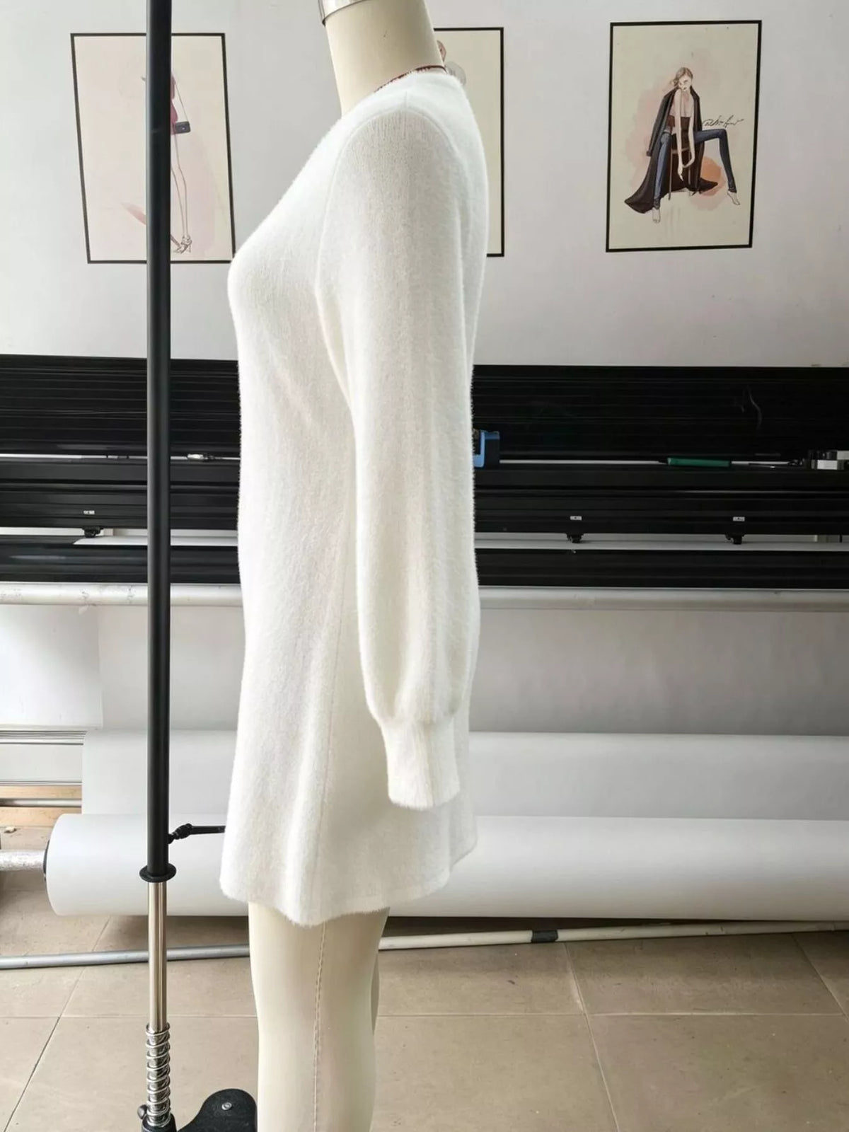 fuzzy v-neck long sleeve sweater dress – basic style | dropsona - neutral - close-up detail