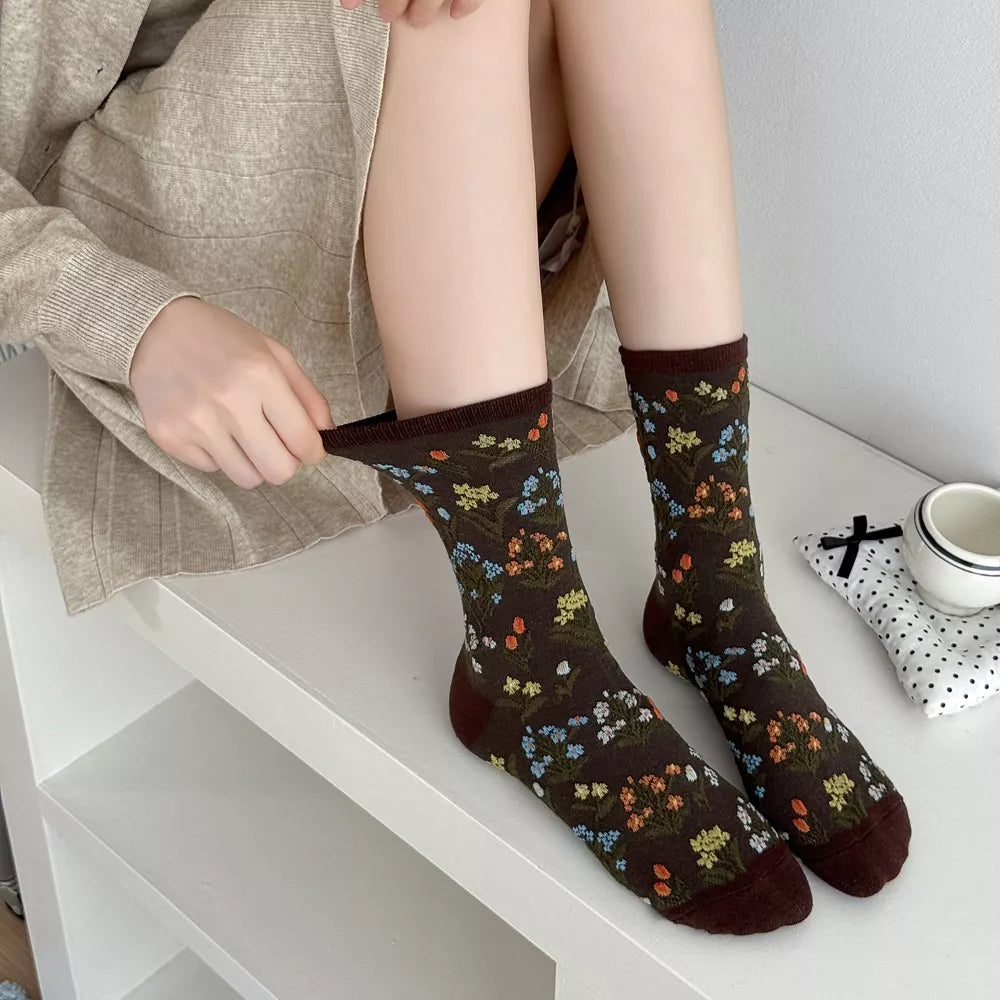 5 pair vintage floral embroidered crew socks – candy | dropsona - neutral - close-up detail