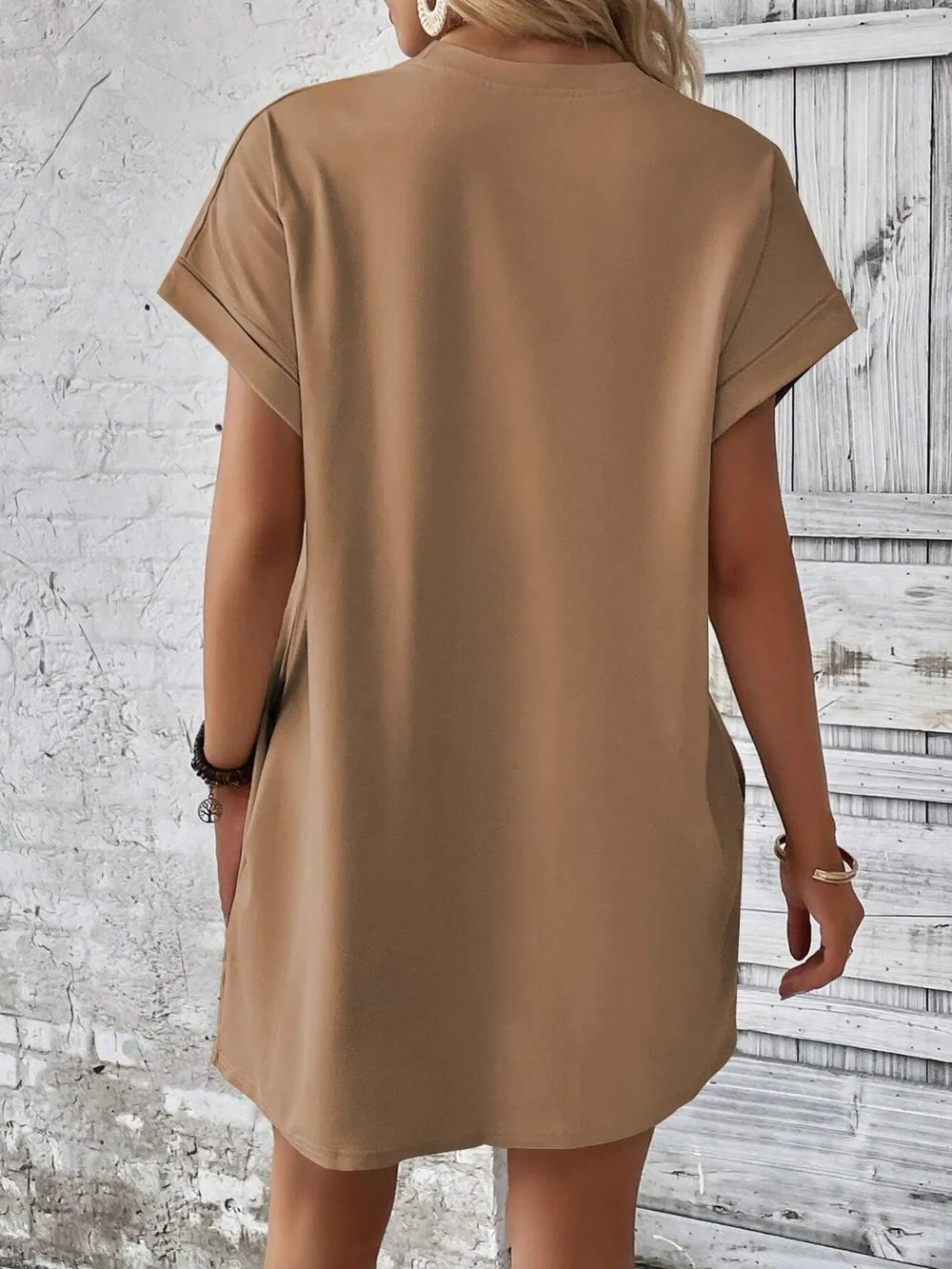 round neck short sleeve mini dress – basic style | dropsona - neutral - close-up detail