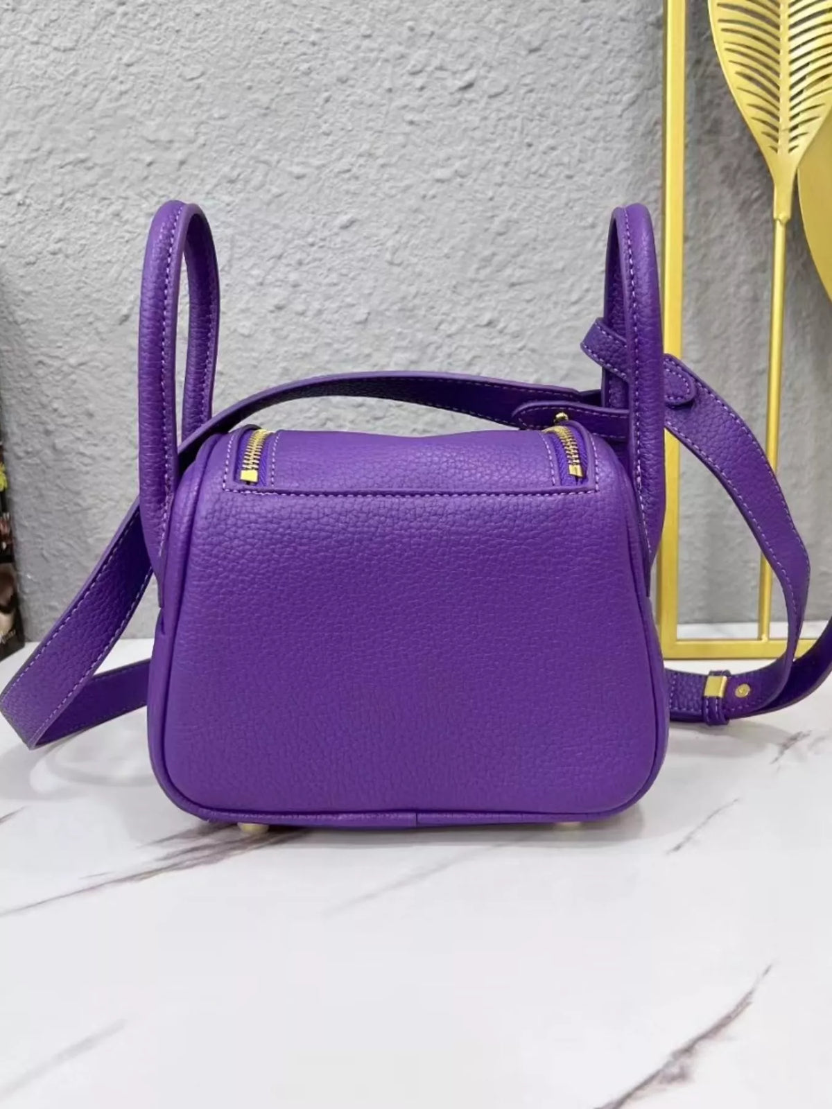 gold-tone hardware leather crossbody bag | dropsona - neutral - packaging
