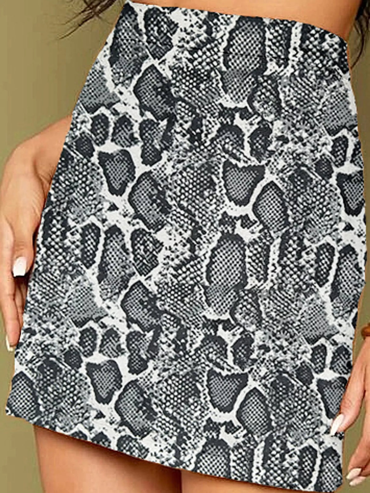 high-waisted slit skirt – zipper, slit, seam detail | dropsona - neutral - size reference