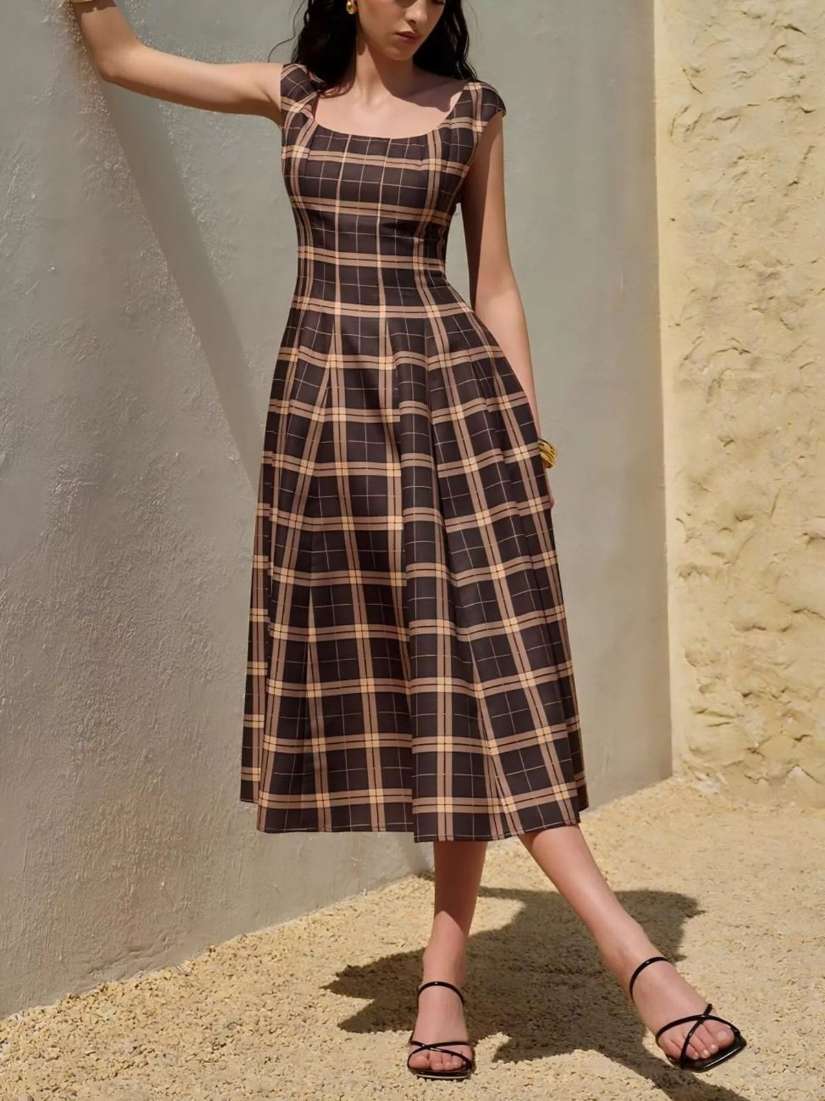 square neck plaid midi dress – basic style | dropsona - neutral - close-up detail
