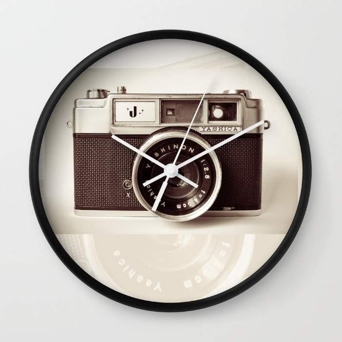 camera wall clock – available in black or white frames | dropsona - neutral - close-up detail