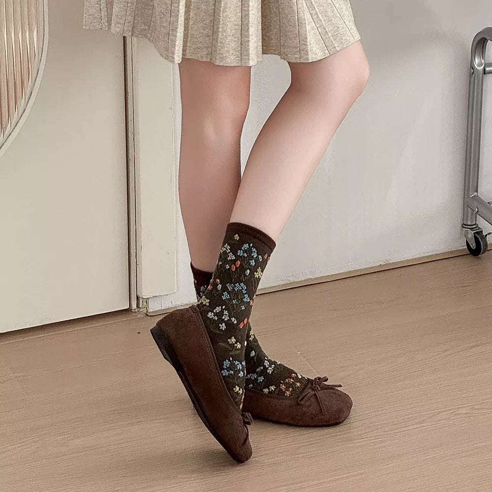 5 pair vintage floral embroidered crew socks – candy | dropsona - neutral - size reference
