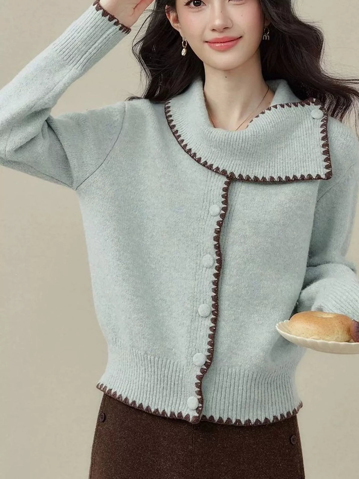 contrast-trimmed scarf collar cardigan | dropsona - neutral - close-up detail