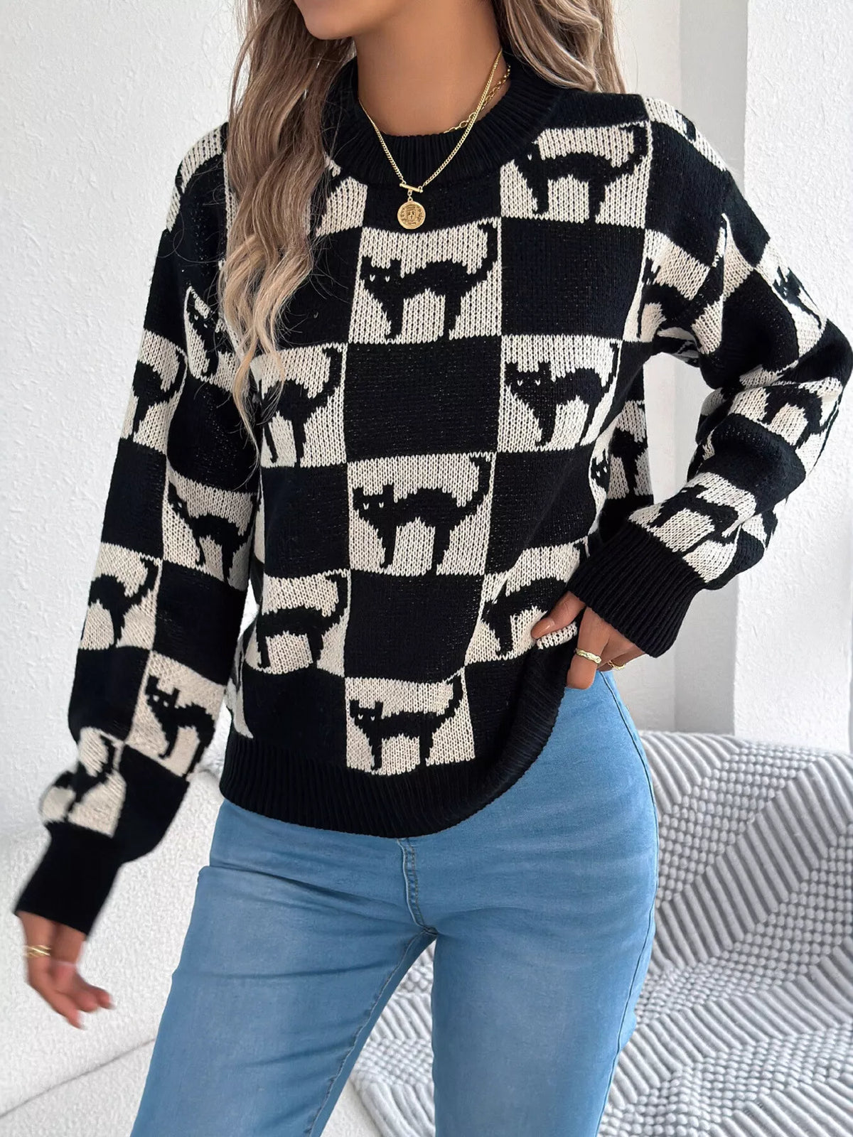 checkerboard halloween graphic sweater – basic style | dropsona - neutral - close-up detail