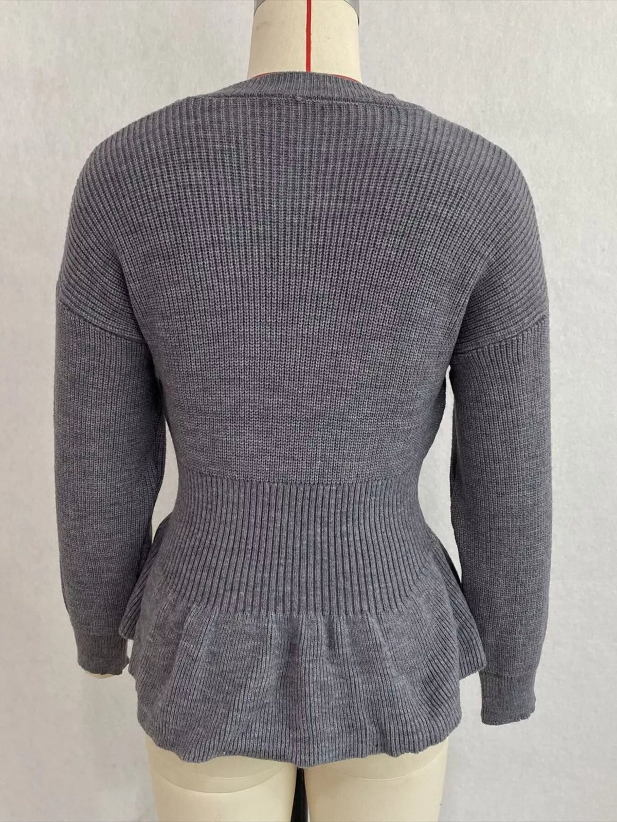 v-neck peplum hem ribbed knit top – | dropsona - neutral - close-up detail
