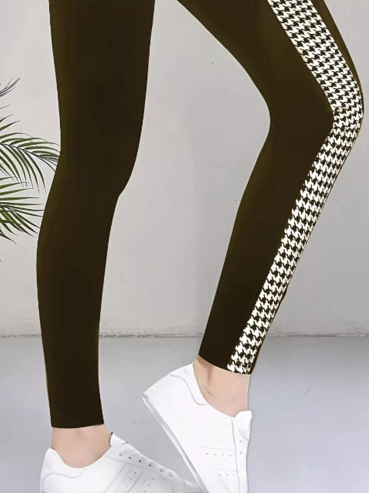 high-waisted side houndstooth active leggings | dropsona - neutral - usage example