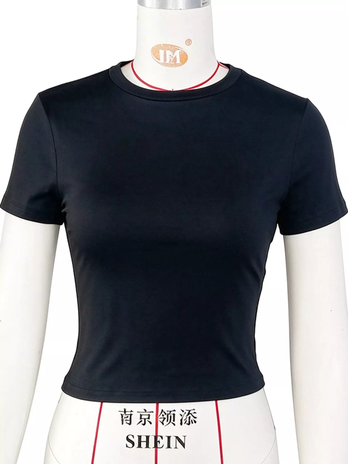 slim fit basic crew neck short sleeve crop t-shirt | dropsona - neutral - close-up detail