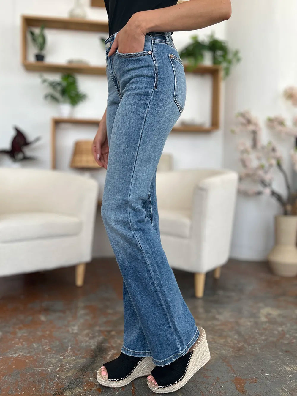 judy blue full size mid-rise waist straight jeans | dropsona - neutral - size reference
