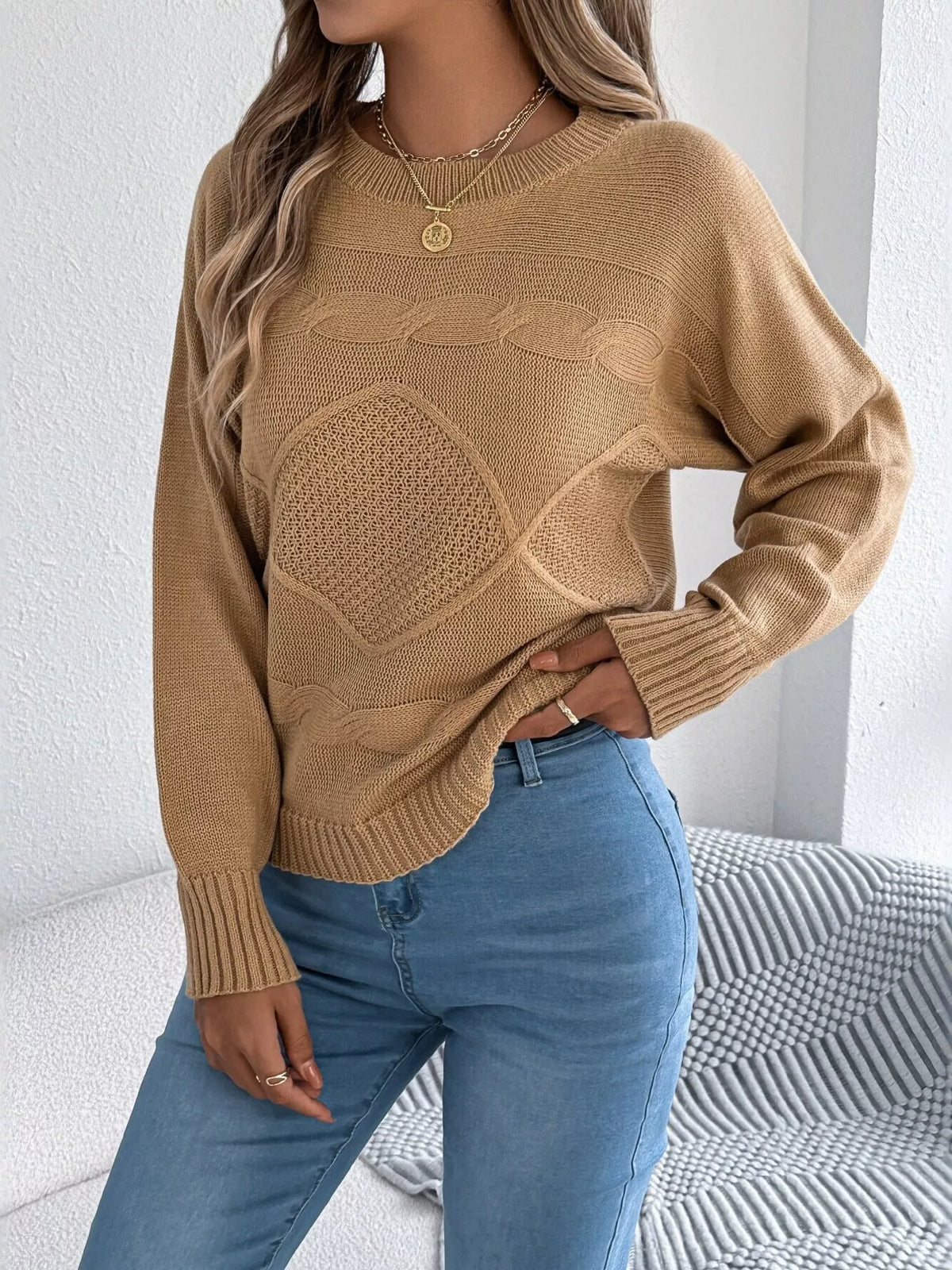 cable knit crew neck sweater – basic style,cable-knit | dropsona - neutral - close-up detail