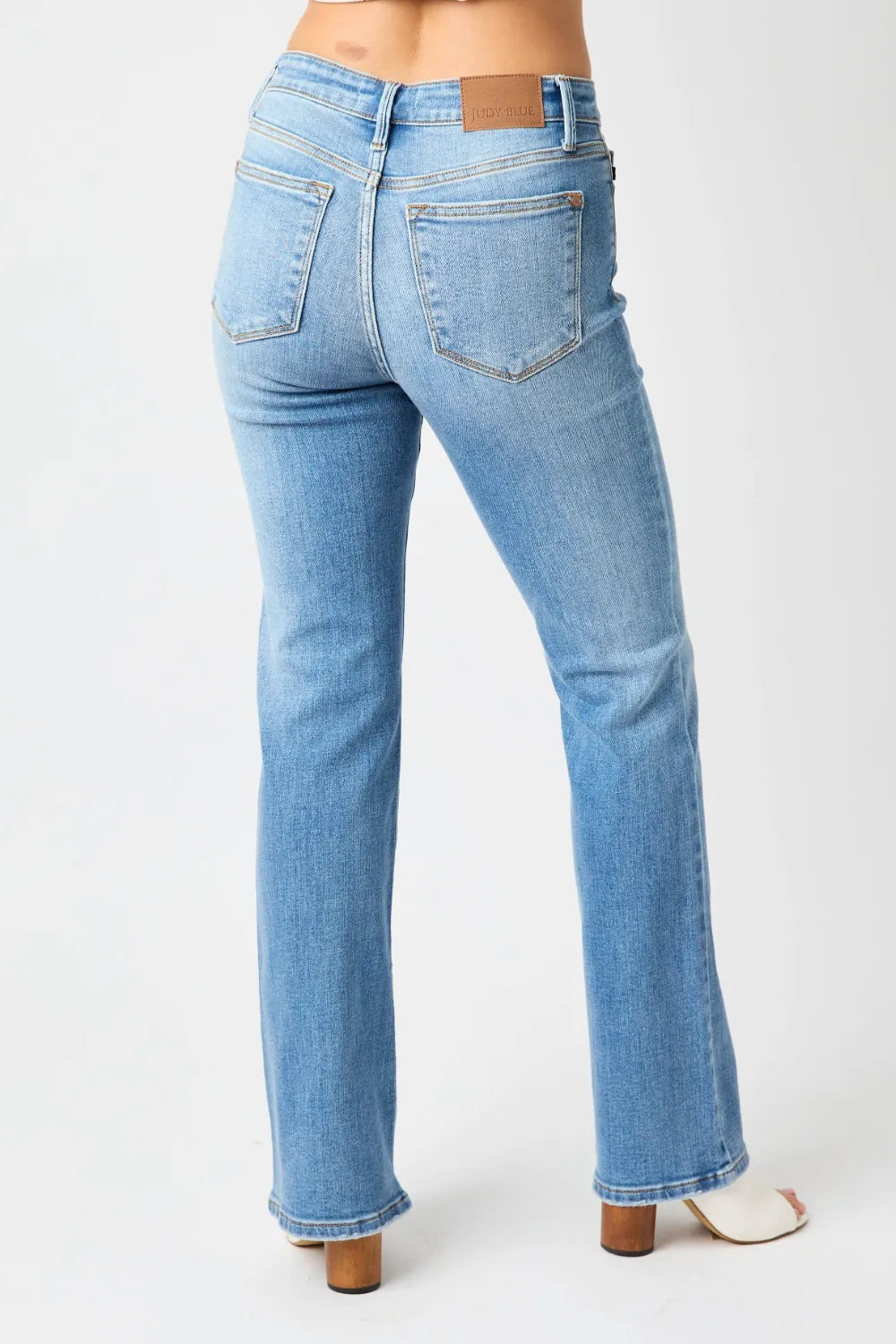 judy blue full size mid-rise waist straight jeans | dropsona - neutral - close-up detail