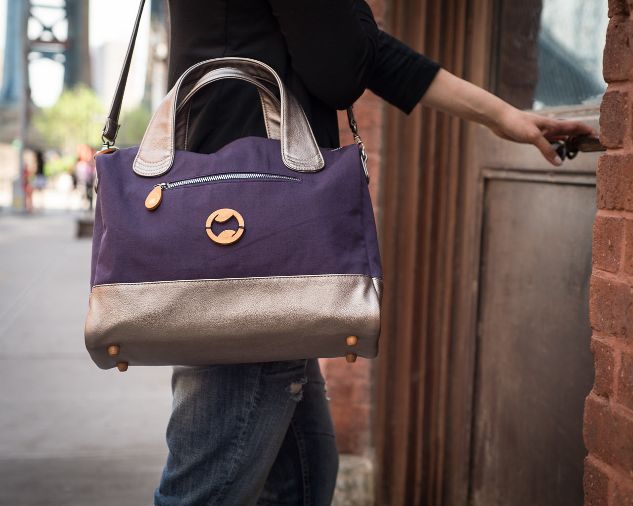 bedford crossbody messenger bag – an updated canvas me | dropsona - neutral - size reference