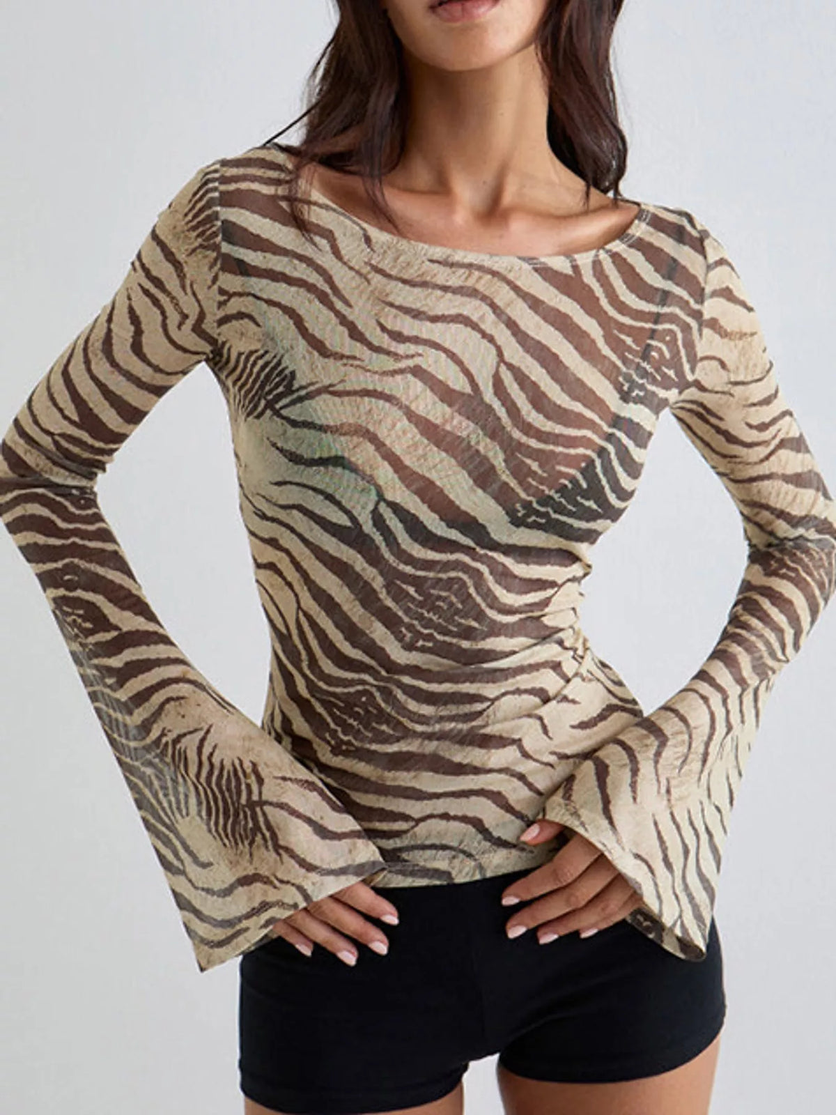 printed long sleeve slim fit t-shirt – basic style | dropsona - neutral - close-up detail