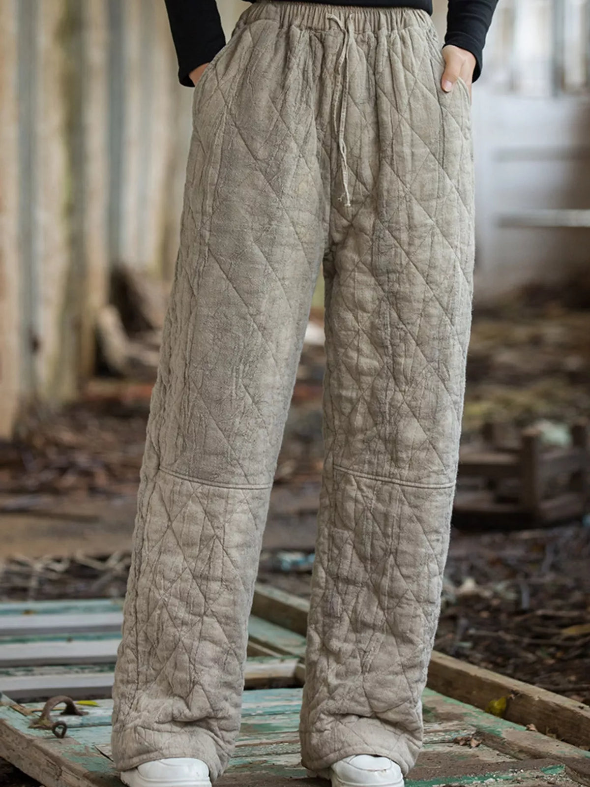 quilted high-waisted wide-leg casual pants | dropsona - neutral - close-up detail