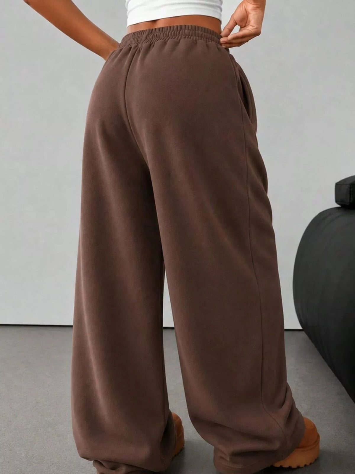 elastic waist wide-leg sweatpants – pocketed | dropsona - neutral - material texture