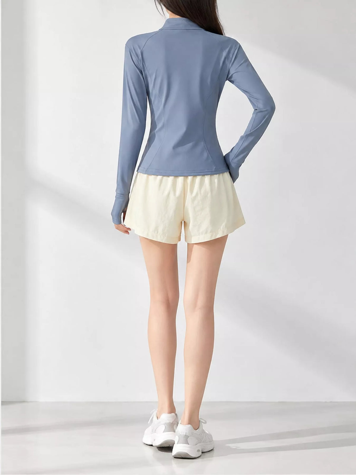 slim-fit quick-dry active outerwear | dropsona - neutral - usage example