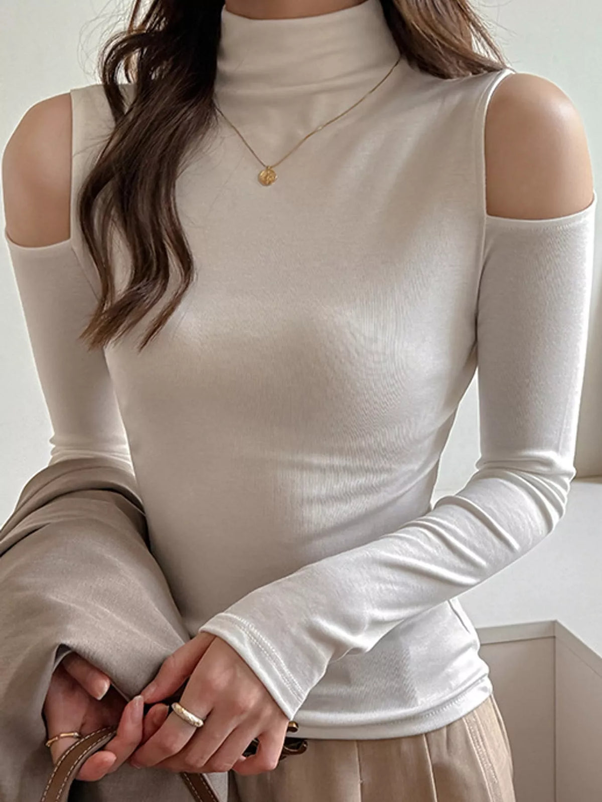 mock neck cold-shoulder slim-fit t-shirt | dropsona - neutral - material texture