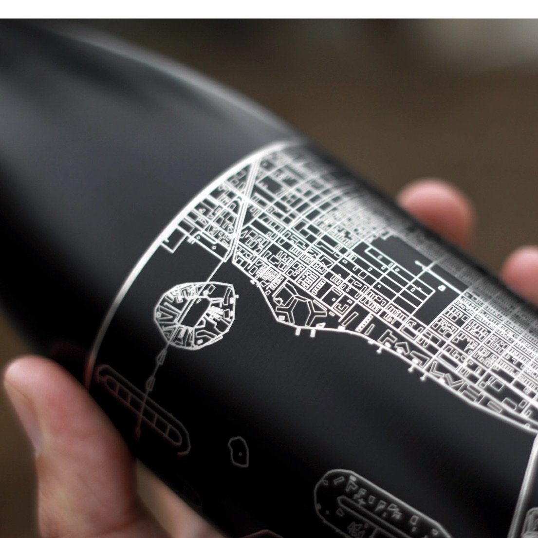 montrose - colorado map insulated bottle in matte blac | dropsona - neutral - size reference